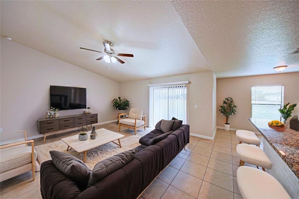 Active With Contract: $321,500 (3 beds, 2 baths, 1673 Square Feet)