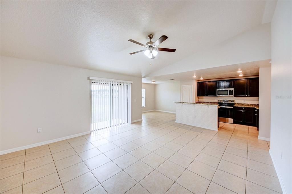 Active With Contract: $321,500 (3 beds, 2 baths, 1673 Square Feet)