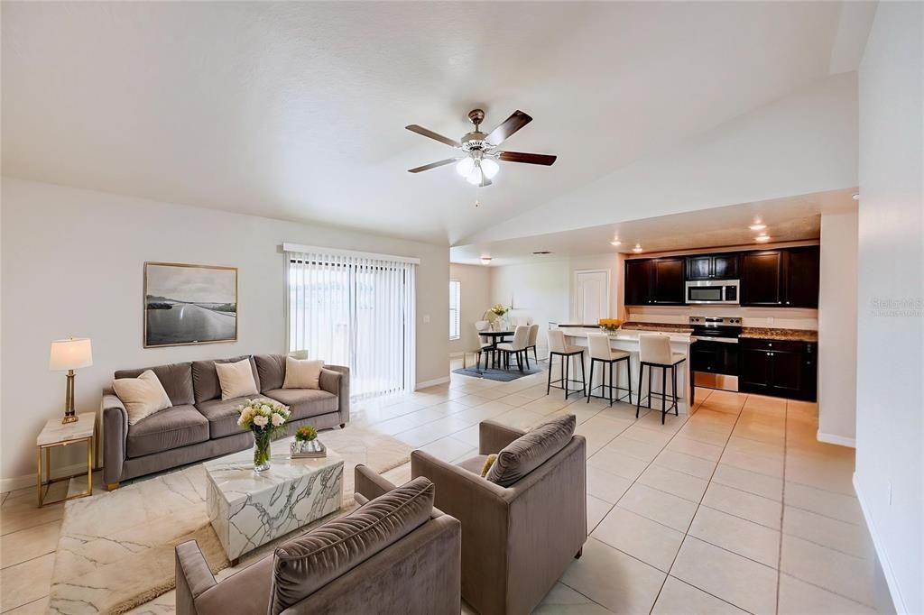 Active With Contract: $321,500 (3 beds, 2 baths, 1673 Square Feet)