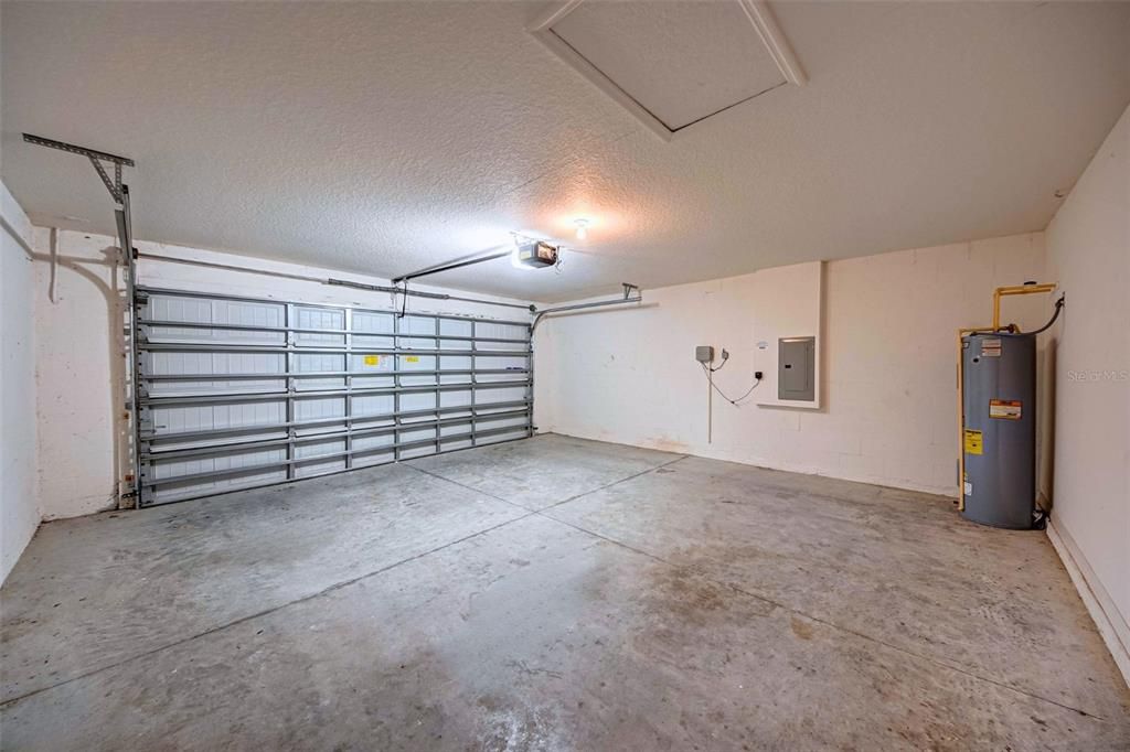 Active With Contract: $321,500 (3 beds, 2 baths, 1673 Square Feet)