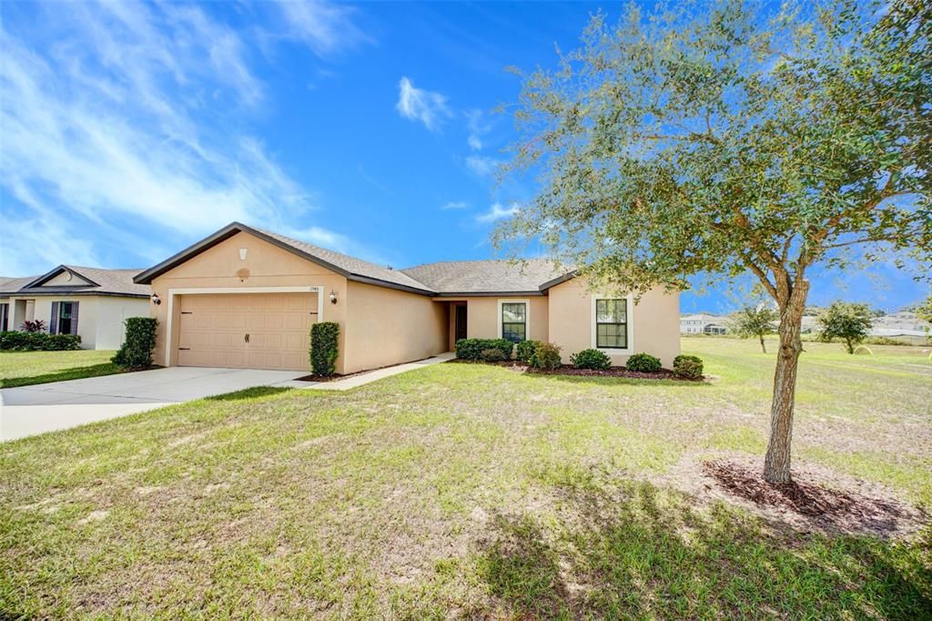 Active With Contract: $321,500 (3 beds, 2 baths, 1673 Square Feet)