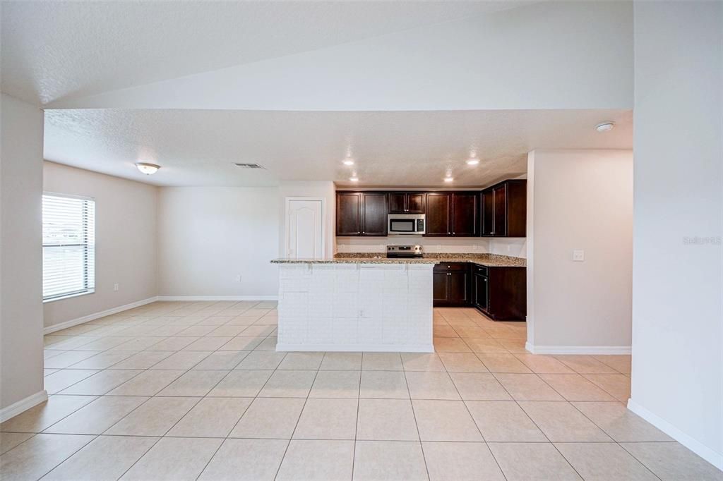 Active With Contract: $321,500 (3 beds, 2 baths, 1673 Square Feet)