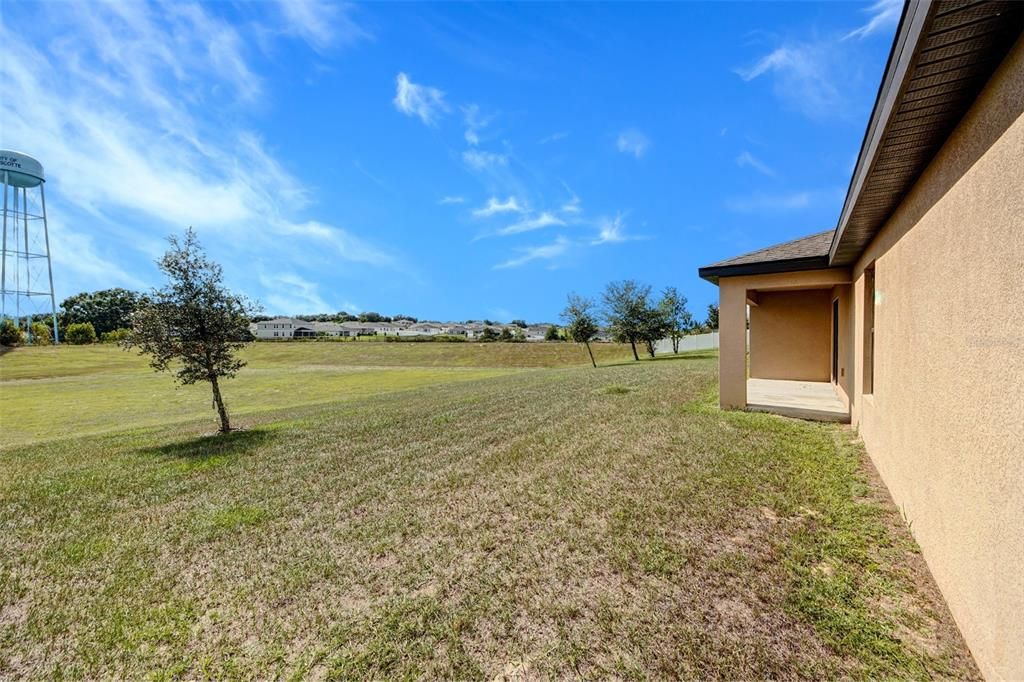 Active With Contract: $321,500 (3 beds, 2 baths, 1673 Square Feet)