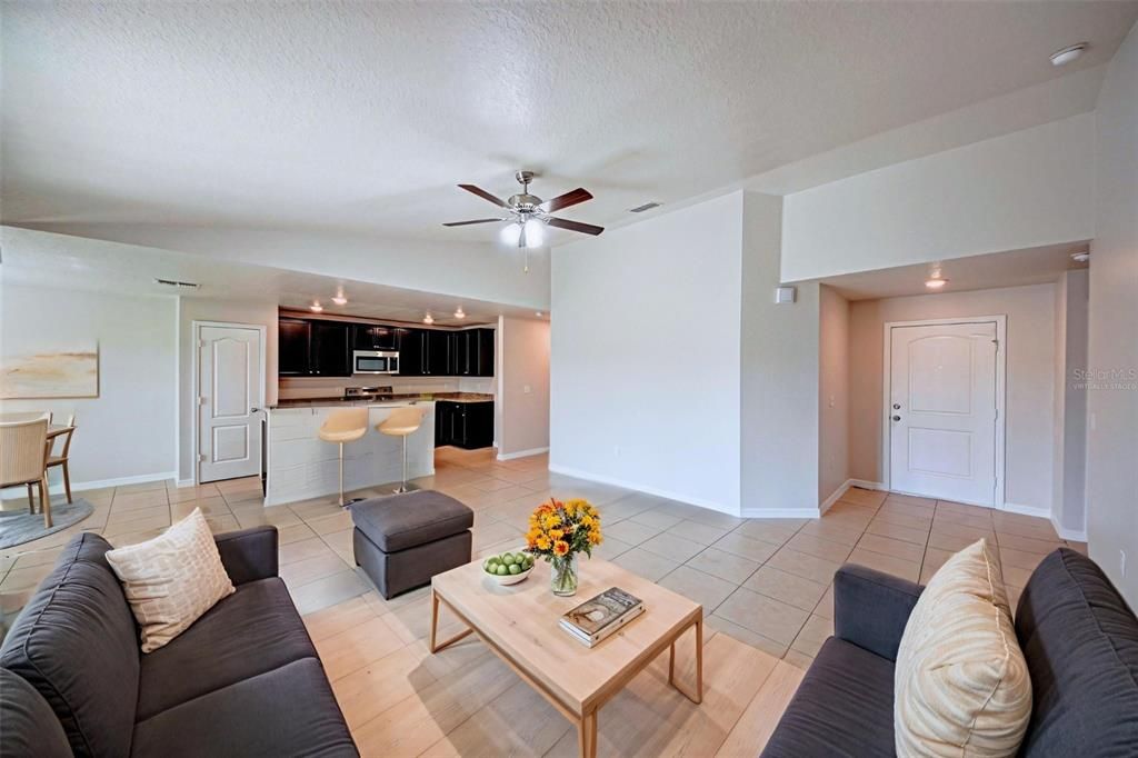 Active With Contract: $321,500 (3 beds, 2 baths, 1673 Square Feet)