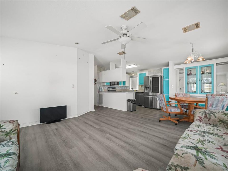 En Venta: $159,900 (2 camas, 2 baños, 864 Pies cuadrados)