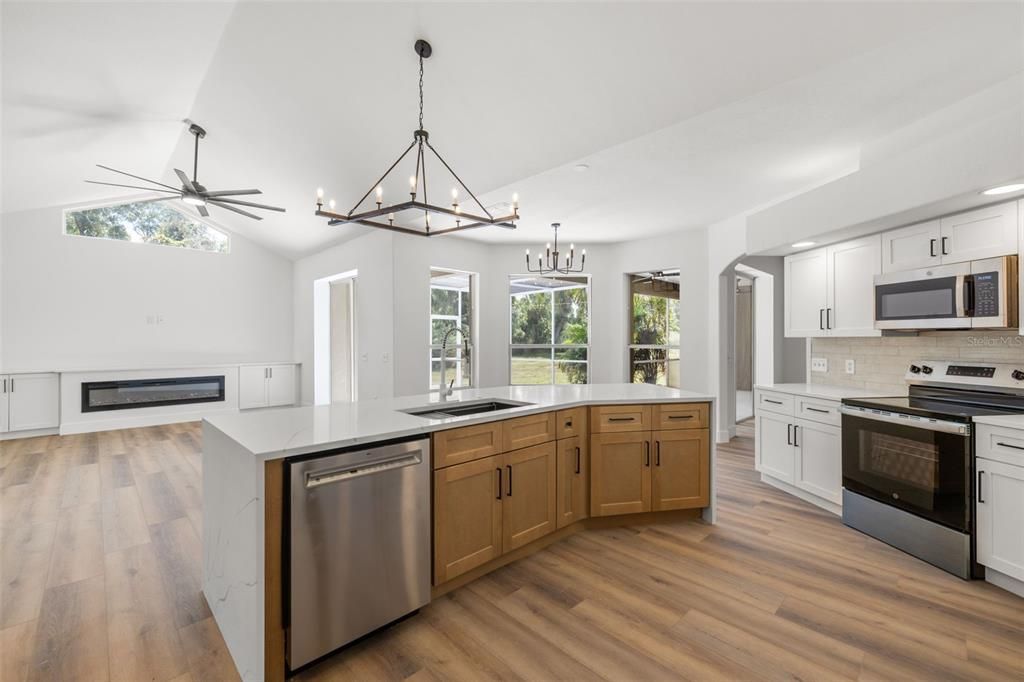 Activo con contrato: $514,900 (4 camas, 2 baños, 2475 Pies cuadrados)