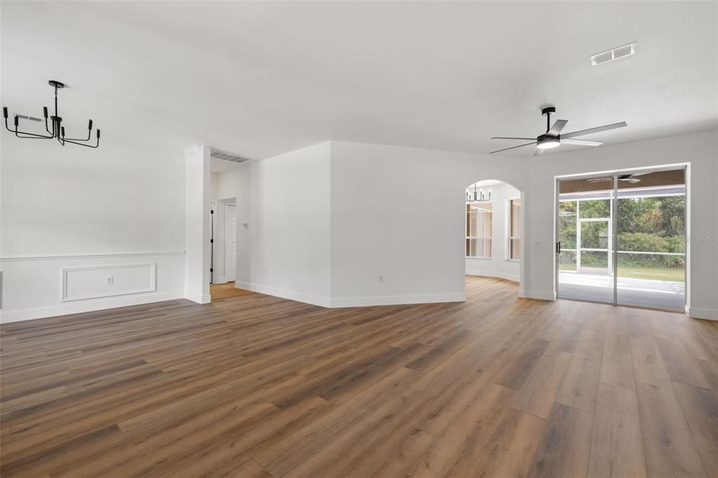 Activo con contrato: $514,900 (4 camas, 2 baños, 2475 Pies cuadrados)