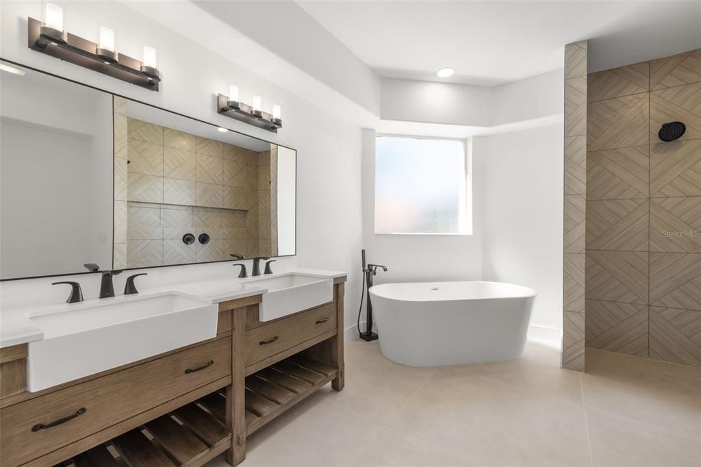 Activo con contrato: $514,900 (4 camas, 2 baños, 2475 Pies cuadrados)