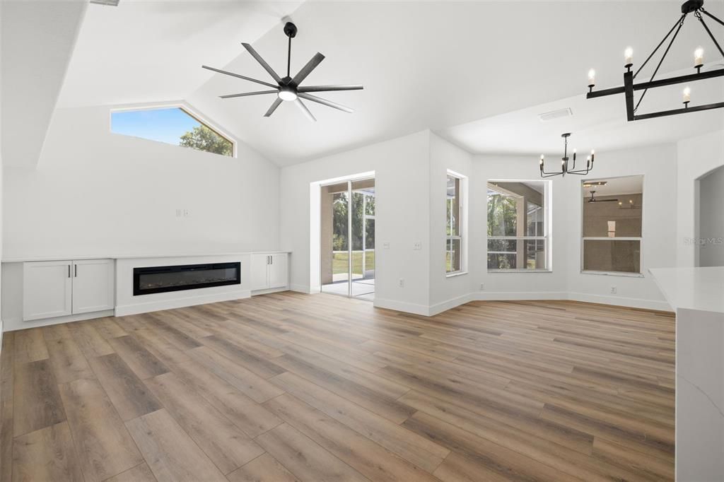 Activo con contrato: $514,900 (4 camas, 2 baños, 2475 Pies cuadrados)