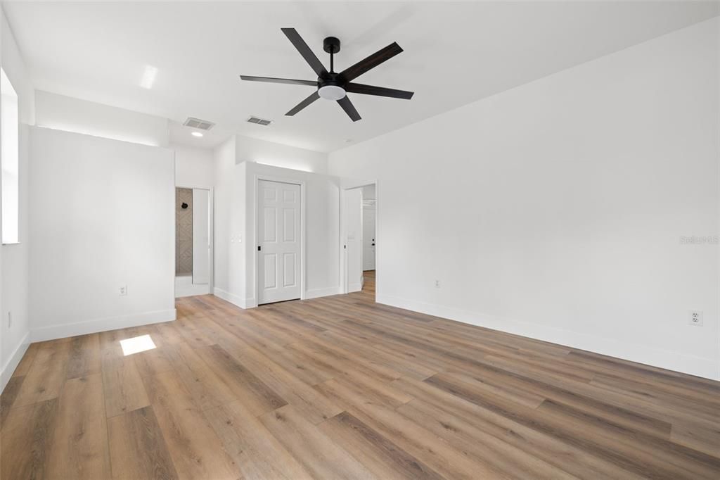 Activo con contrato: $514,900 (4 camas, 2 baños, 2475 Pies cuadrados)