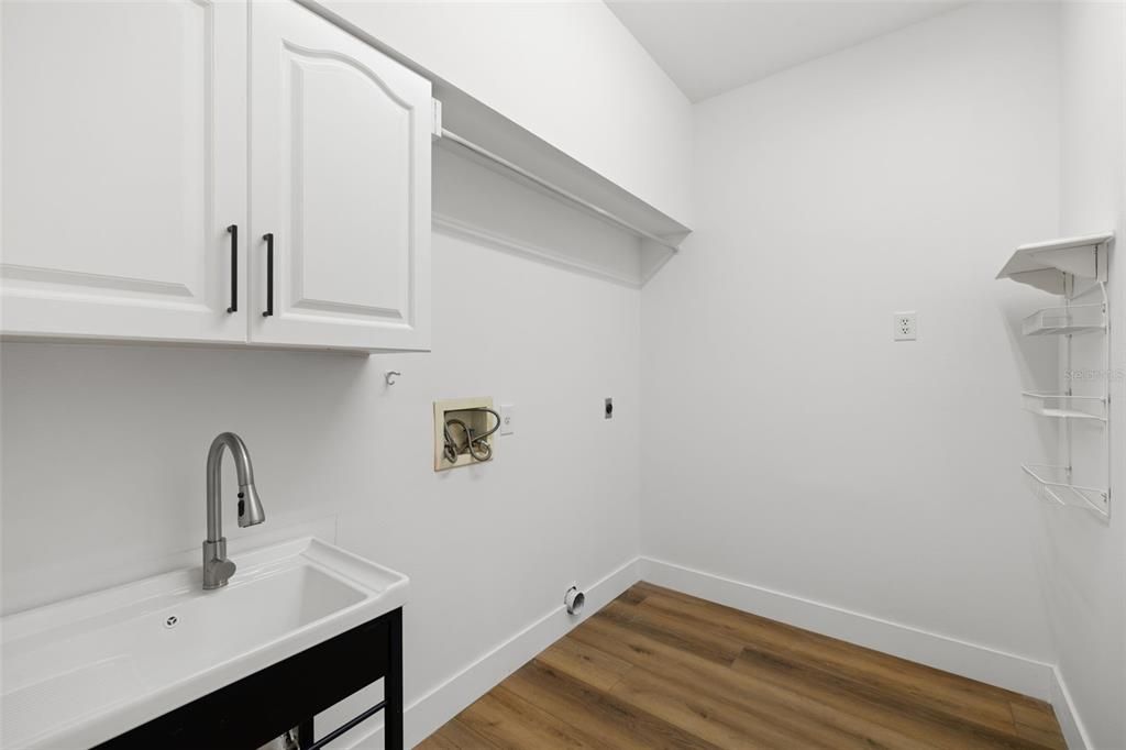 Activo con contrato: $514,900 (4 camas, 2 baños, 2475 Pies cuadrados)