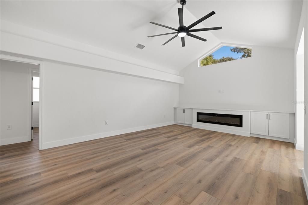 Activo con contrato: $514,900 (4 camas, 2 baños, 2475 Pies cuadrados)