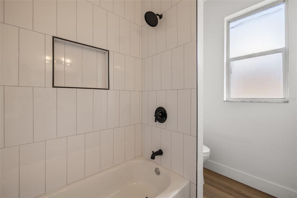 Activo con contrato: $514,900 (4 camas, 2 baños, 2475 Pies cuadrados)