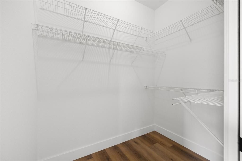 Activo con contrato: $514,900 (4 camas, 2 baños, 2475 Pies cuadrados)