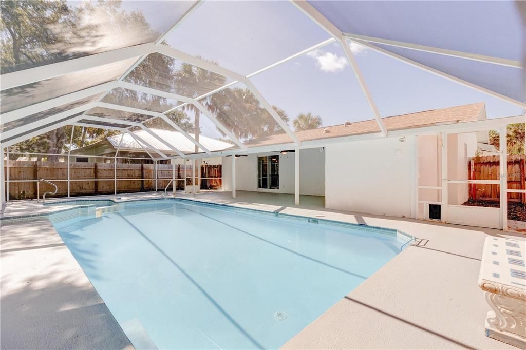 For Sale: $495,000 (2 beds, 2 baths, 1040 Square Feet)