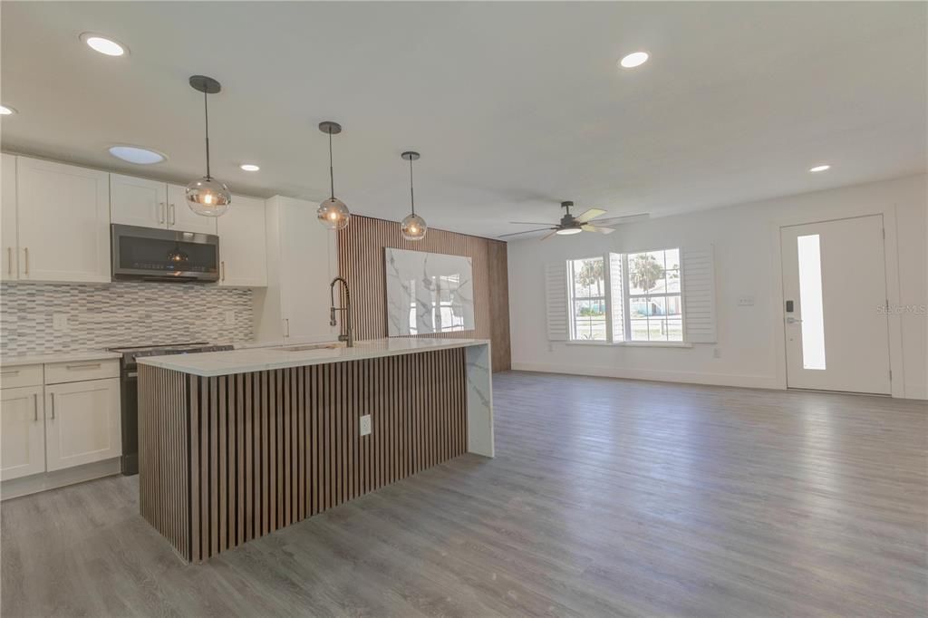 For Sale: $495,000 (2 beds, 2 baths, 1040 Square Feet)