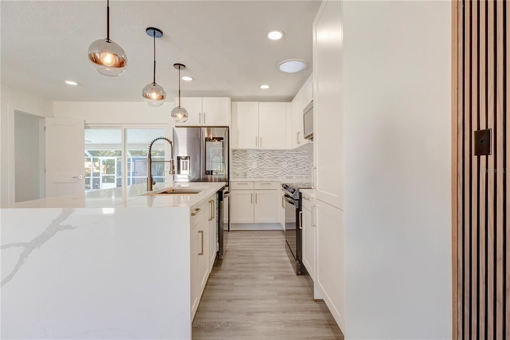 For Sale: $495,000 (2 beds, 2 baths, 1040 Square Feet)