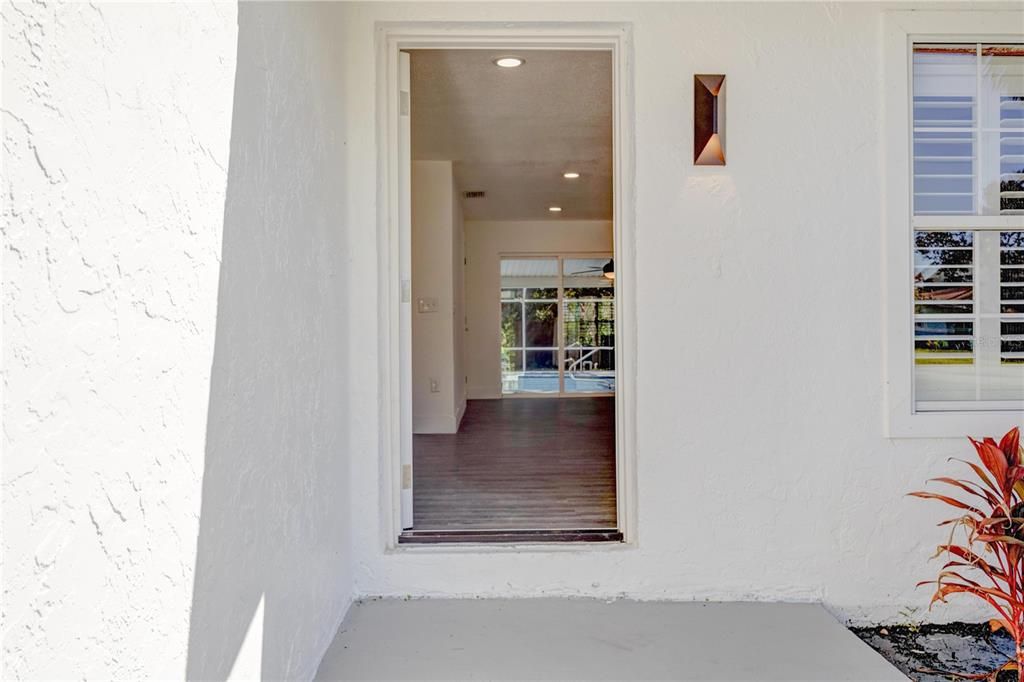 For Sale: $495,000 (2 beds, 2 baths, 1040 Square Feet)