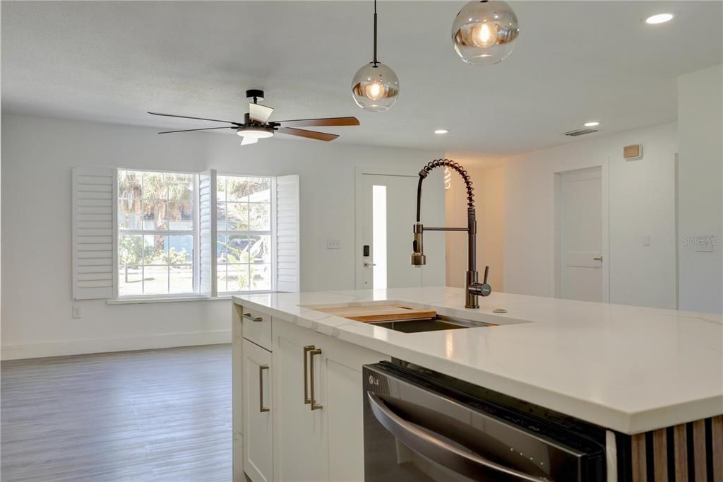 For Sale: $495,000 (2 beds, 2 baths, 1040 Square Feet)