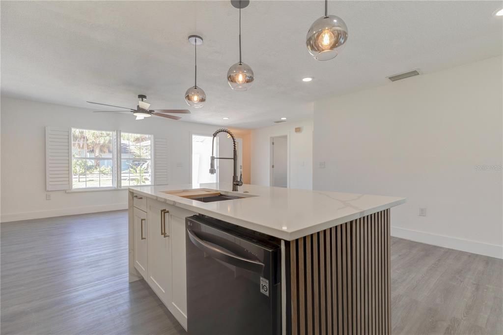 For Sale: $495,000 (2 beds, 2 baths, 1040 Square Feet)