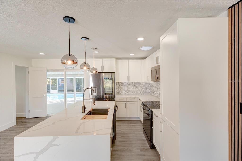 For Sale: $495,000 (2 beds, 2 baths, 1040 Square Feet)