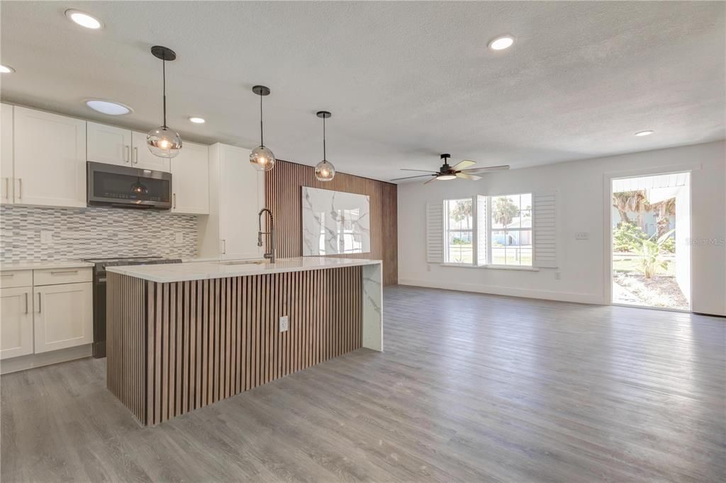 For Sale: $495,000 (2 beds, 2 baths, 1040 Square Feet)