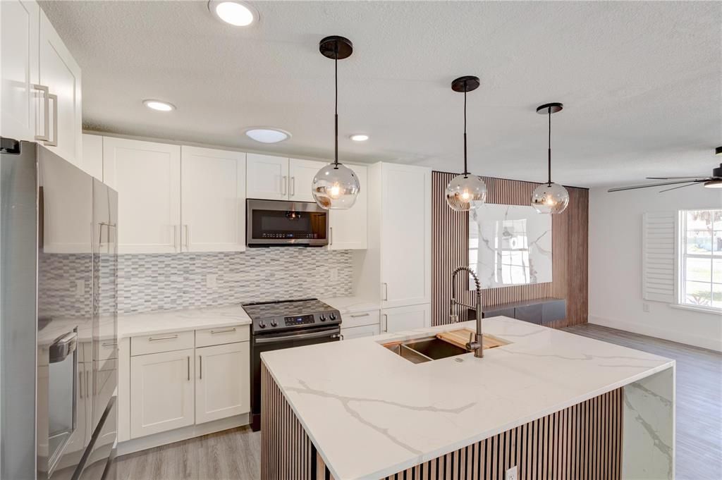 For Sale: $495,000 (2 beds, 2 baths, 1040 Square Feet)