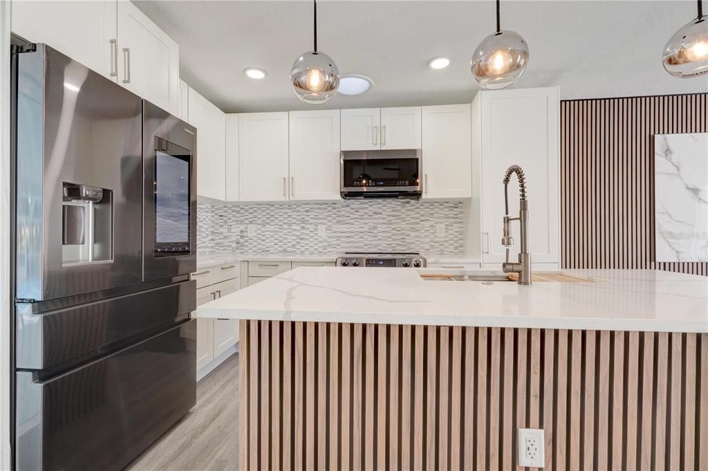 For Sale: $495,000 (2 beds, 2 baths, 1040 Square Feet)