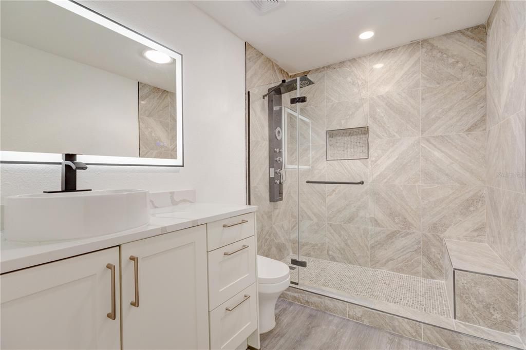 For Sale: $495,000 (2 beds, 2 baths, 1040 Square Feet)