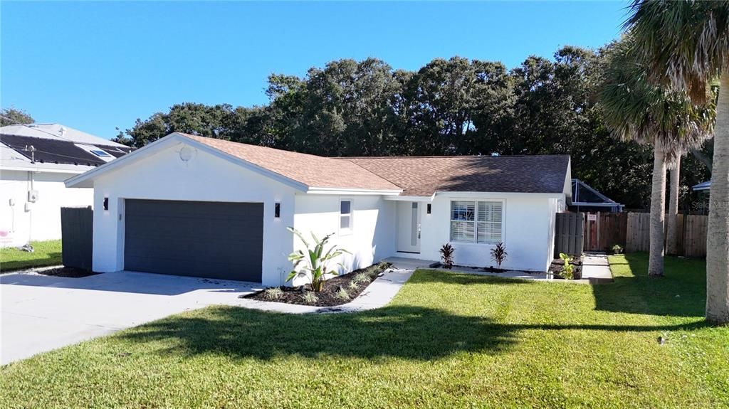 For Sale: $495,000 (2 beds, 2 baths, 1040 Square Feet)