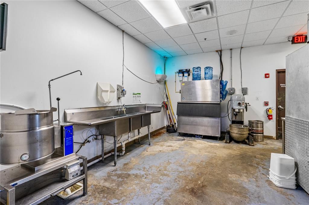 待售: $144,000 (0 贝兹, 0 浴室, 8391 平方英尺)