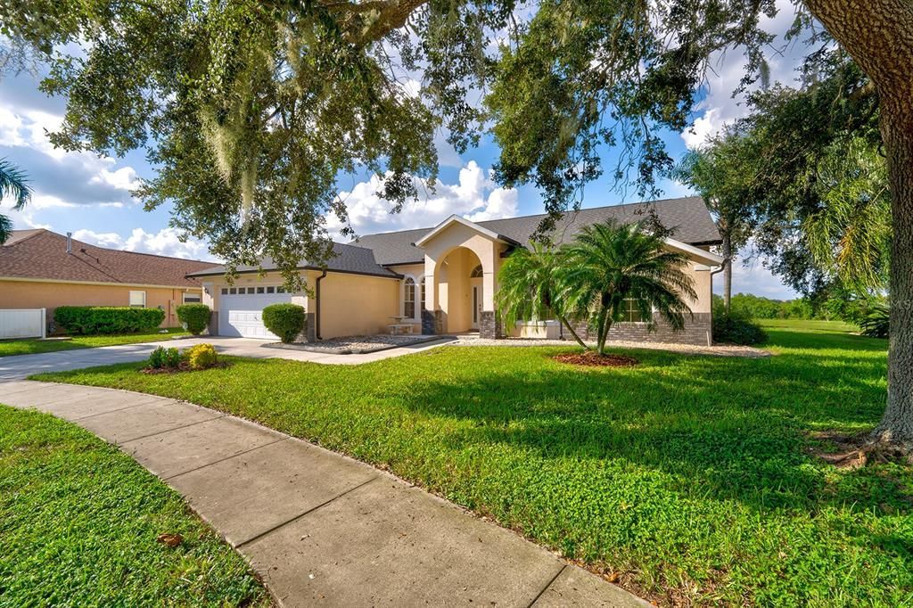 Activo con contrato: $474,000 (3 camas, 2 baños, 1851 Pies cuadrados)