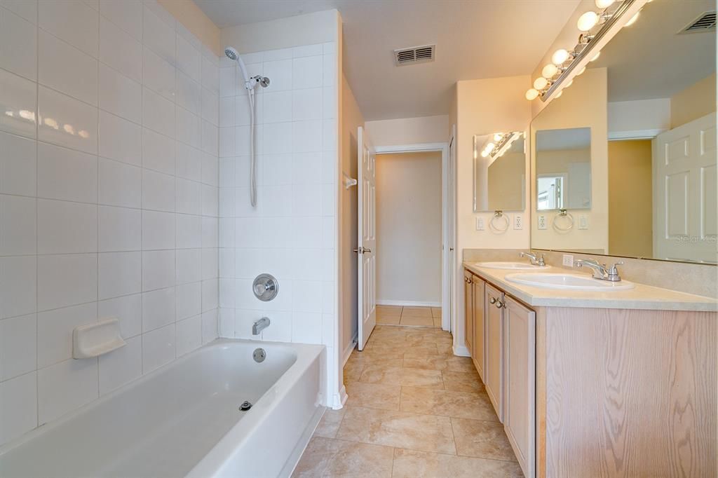 Activo con contrato: $474,000 (3 camas, 2 baños, 1851 Pies cuadrados)