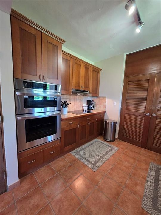 В аренду: $3,000 (2 спален, 2 ванн, 1772 Квадратных фут)