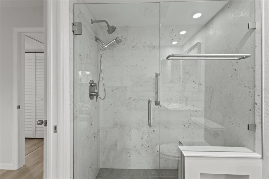 For Sale: $349,000 (1 beds, 1 baths, 996 Square Feet)