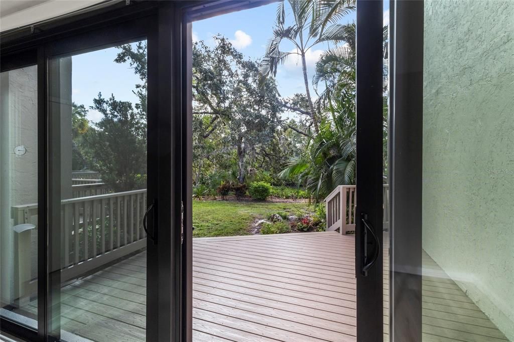 For Sale: $349,000 (1 beds, 1 baths, 996 Square Feet)