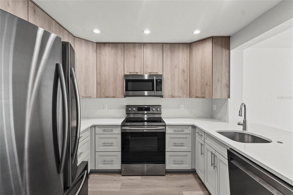 For Sale: $349,000 (1 beds, 1 baths, 996 Square Feet)