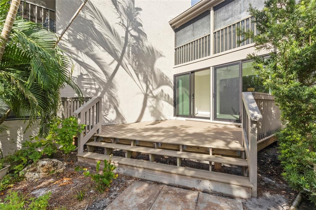 For Sale: $349,000 (1 beds, 1 baths, 996 Square Feet)