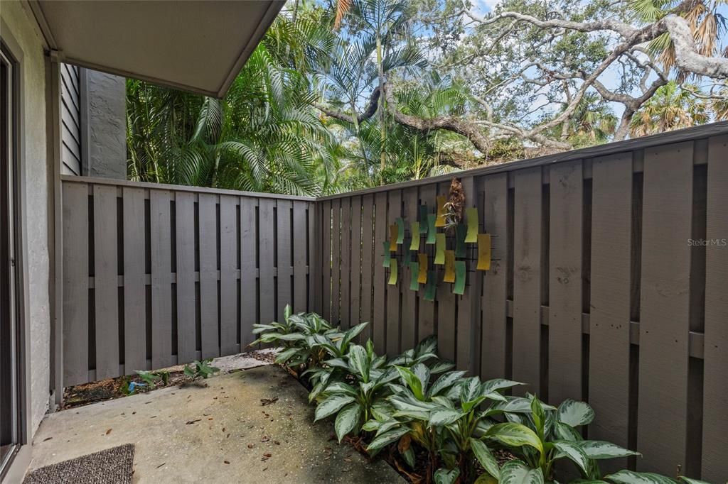 For Sale: $349,000 (1 beds, 1 baths, 996 Square Feet)