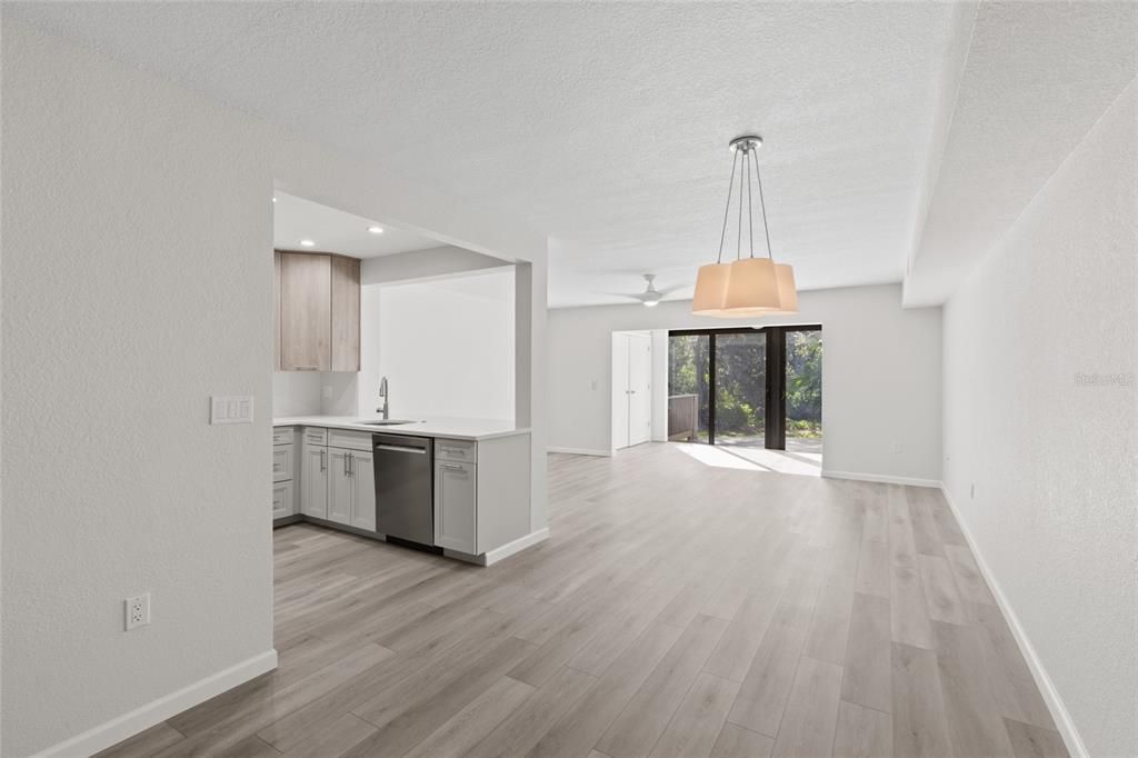 For Sale: $349,000 (1 beds, 1 baths, 996 Square Feet)