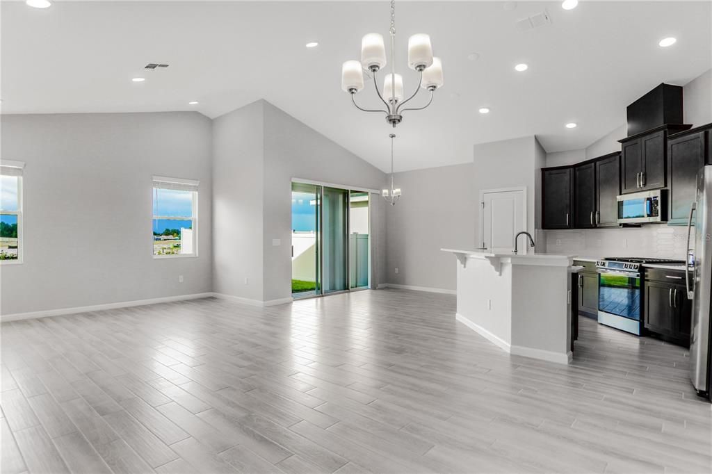 Active With Contract: $2,499 (3 beds, 2 baths, 1758 Square Feet)