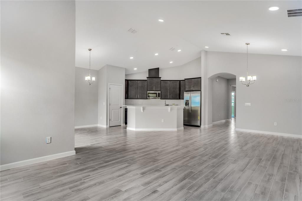 Active With Contract: $2,499 (3 beds, 2 baths, 1758 Square Feet)