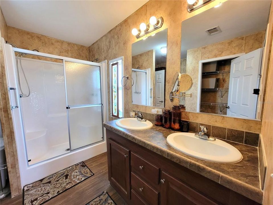 待售: $109,900 (3 贝兹, 2 浴室, 1800 平方英尺)