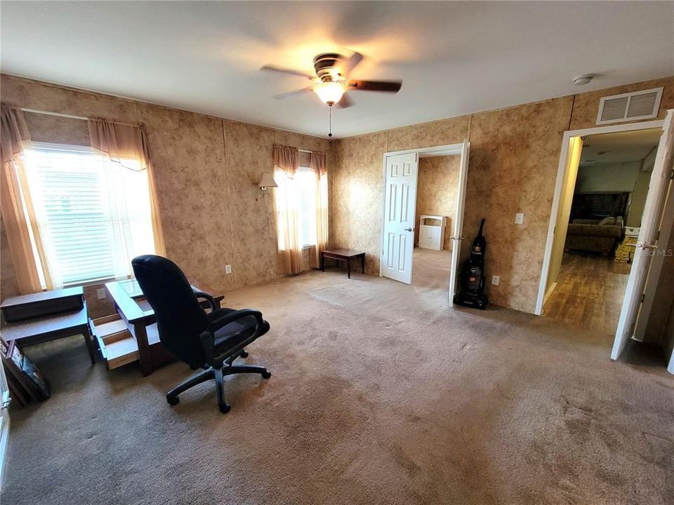 待售: $109,900 (3 贝兹, 2 浴室, 1800 平方英尺)