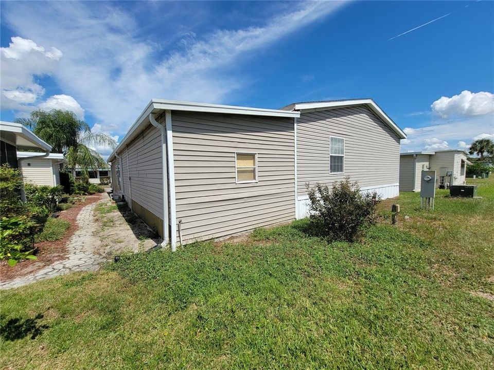 待售: $109,900 (3 贝兹, 2 浴室, 1800 平方英尺)