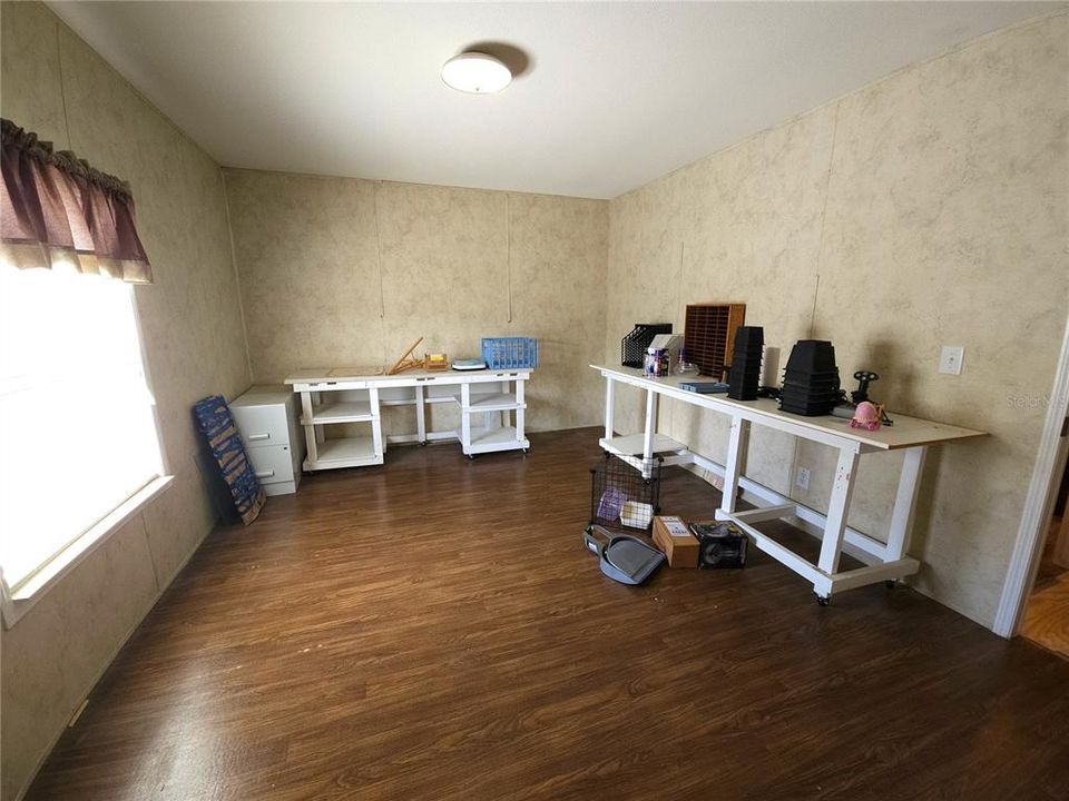 待售: $109,900 (3 贝兹, 2 浴室, 1800 平方英尺)