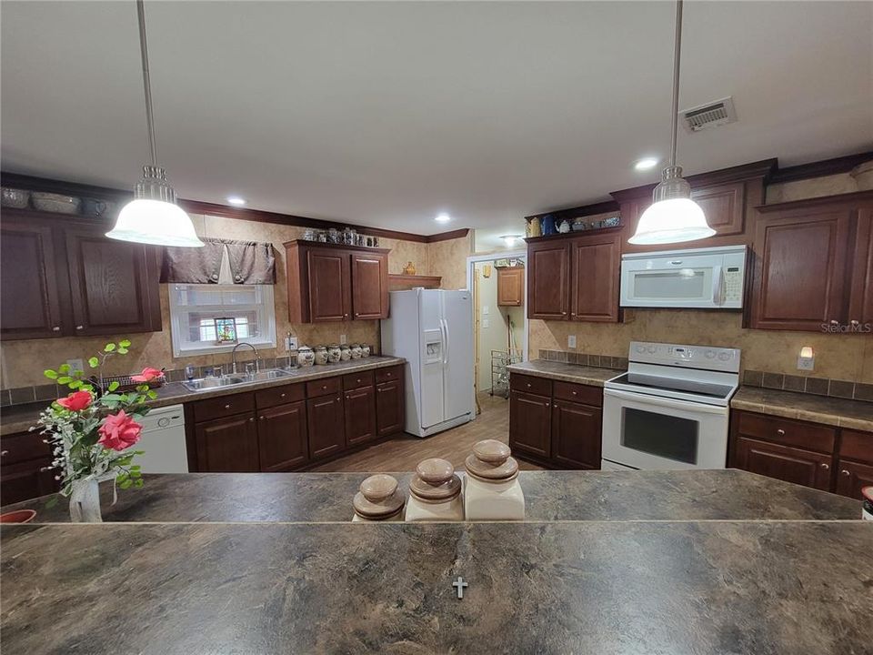 待售: $109,900 (3 贝兹, 2 浴室, 1800 平方英尺)