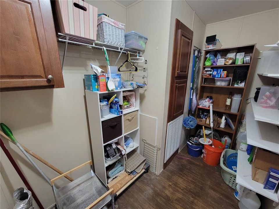 待售: $109,900 (3 贝兹, 2 浴室, 1800 平方英尺)