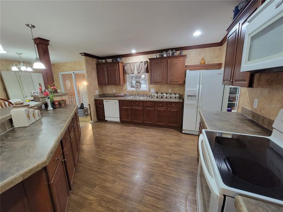 待售: $109,900 (3 贝兹, 2 浴室, 1800 平方英尺)