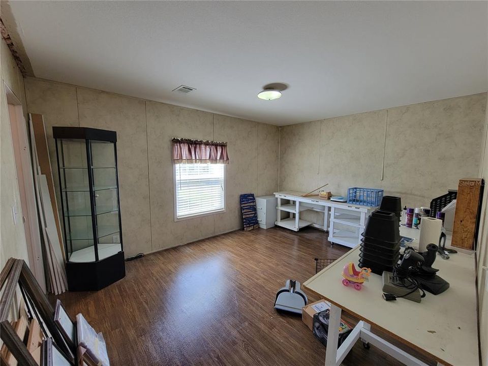 待售: $109,900 (3 贝兹, 2 浴室, 1800 平方英尺)